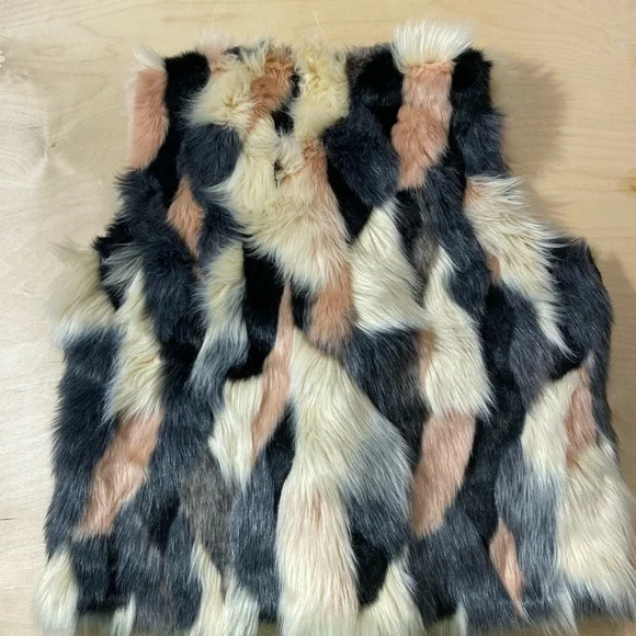 Outdoor Edition by Parkhurst Faux Fur Vest in Black, Pink and White XL (LD) - Picture 11 of 16